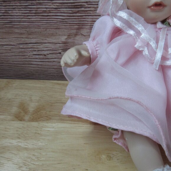 Marie Osmond Tiny Tot Porcelain 8" Sitting Doll Vintage 2000 - Picture 4 of 8